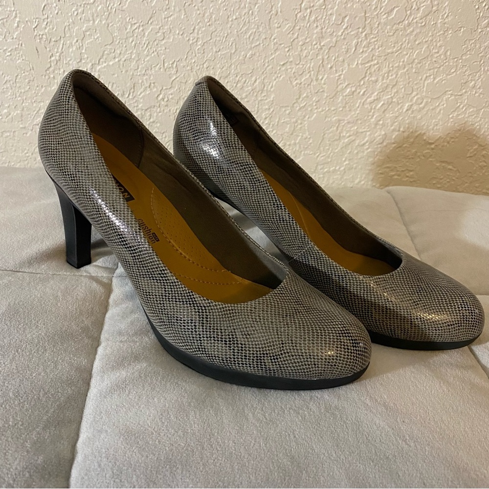 Clarks Pump heels gray‎ snakeskin 8.5